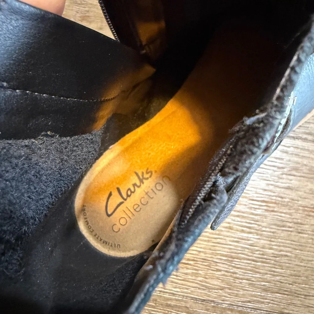 Clarks Collection Black Leather Moto Ankle Boots Ultimate Comfort Buckle Zip 8‎
